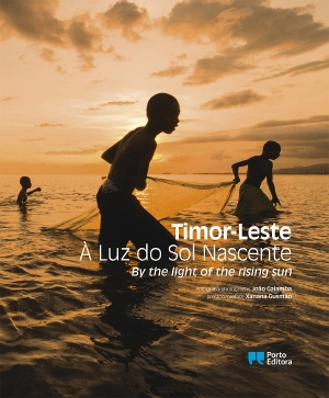 Timor-Leste À Luz do Sol Nascente